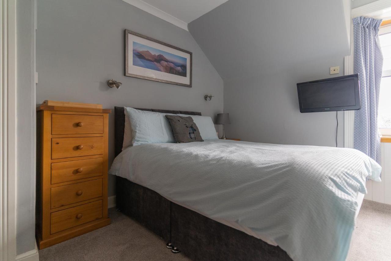 Firtree Bed And Breakfast At Galvelbeg House Crieff Kültér fotó